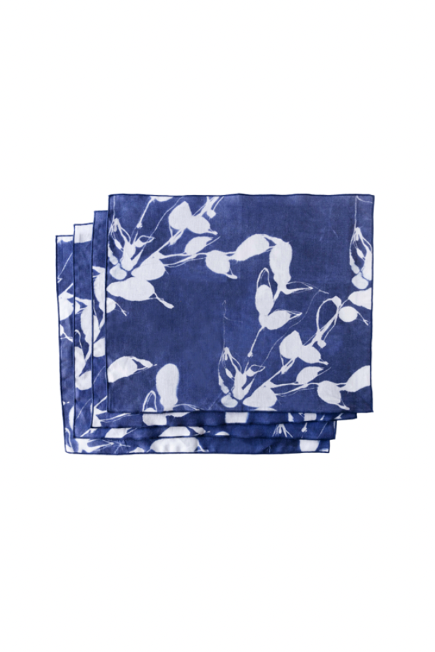Porto Print Indigo linen placemat set of 4 with hand-painted vineyard-inspired floral pattern - Goldie Home