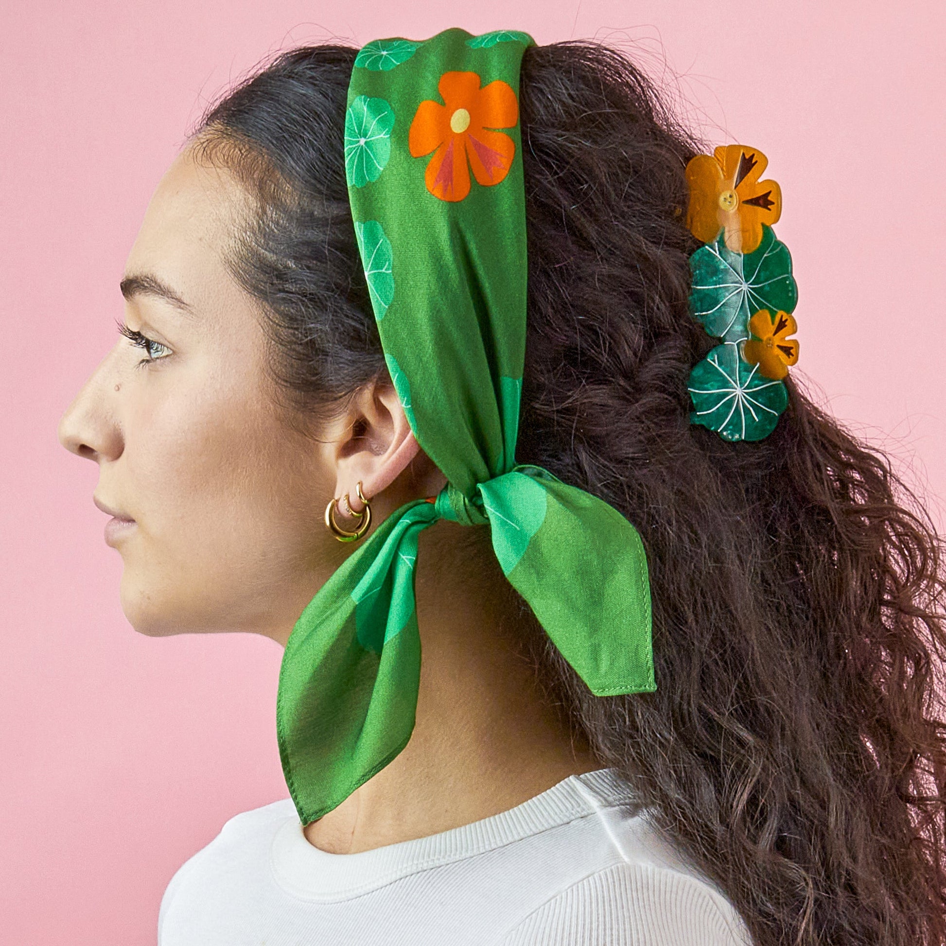 Our Nasturtium Garden cotton silk bandana is a retro inpired piece. Made of a luxurious cotton-silk blend with a precise machine-stitched hemming, perfect as head wraps or neckerchiefs, bandana hairstyles, bandana headband; bandana style is in and now. Ethically sourced.