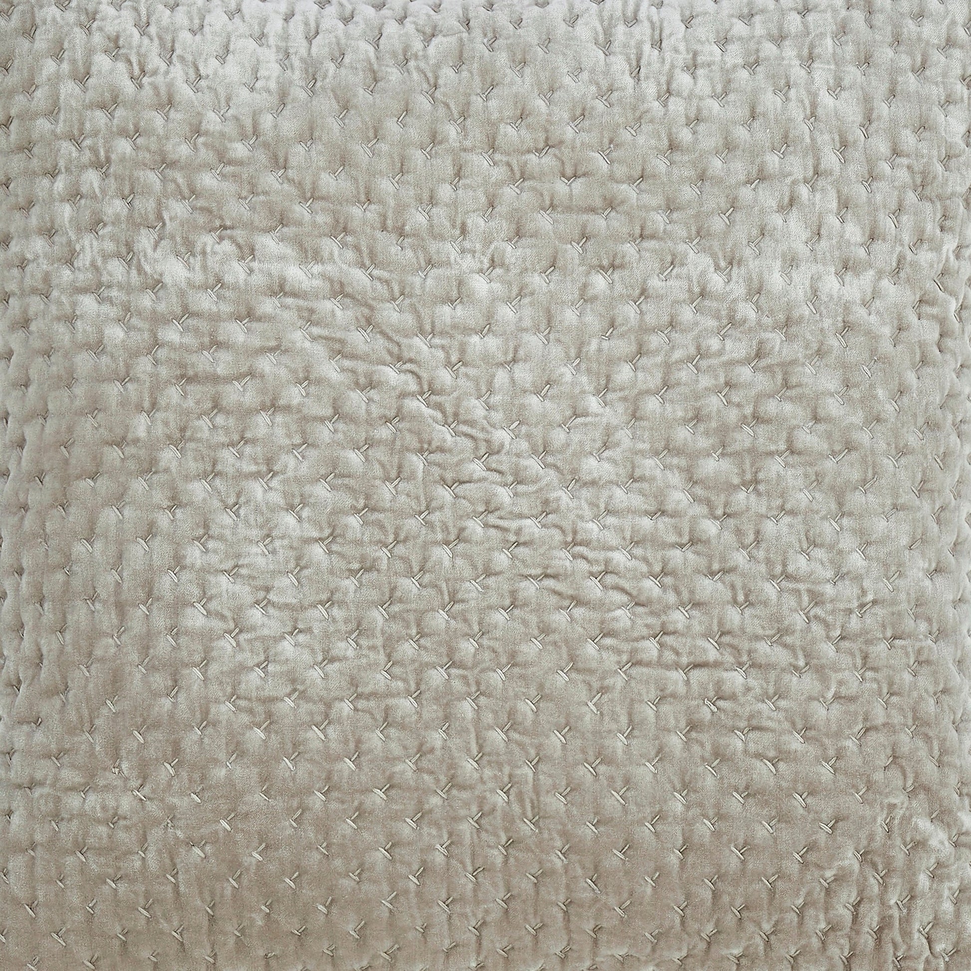 DE-330-3137-PO1223_2|Detailed close-up of soft beige velvet quilted fabric with intricate diamond "x" stitching, highlighting rich texture.