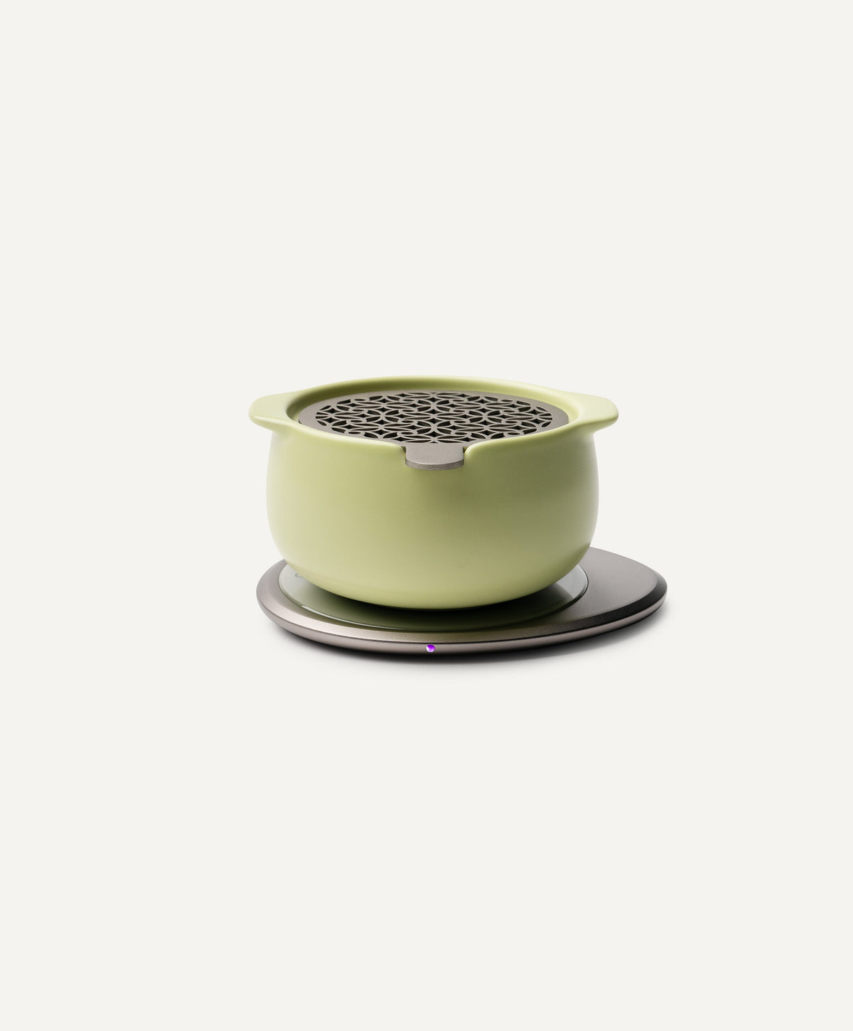 Jun Self-Heating Ceramic Diffuser 5 fl oz / 150 mL in Verde Green with lid on Ohom Pad 3