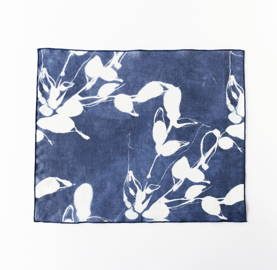 Porto Print Indigo linen placemat 15x18 with hand-painted vineyard-inspired floral pattern - Goldie Home