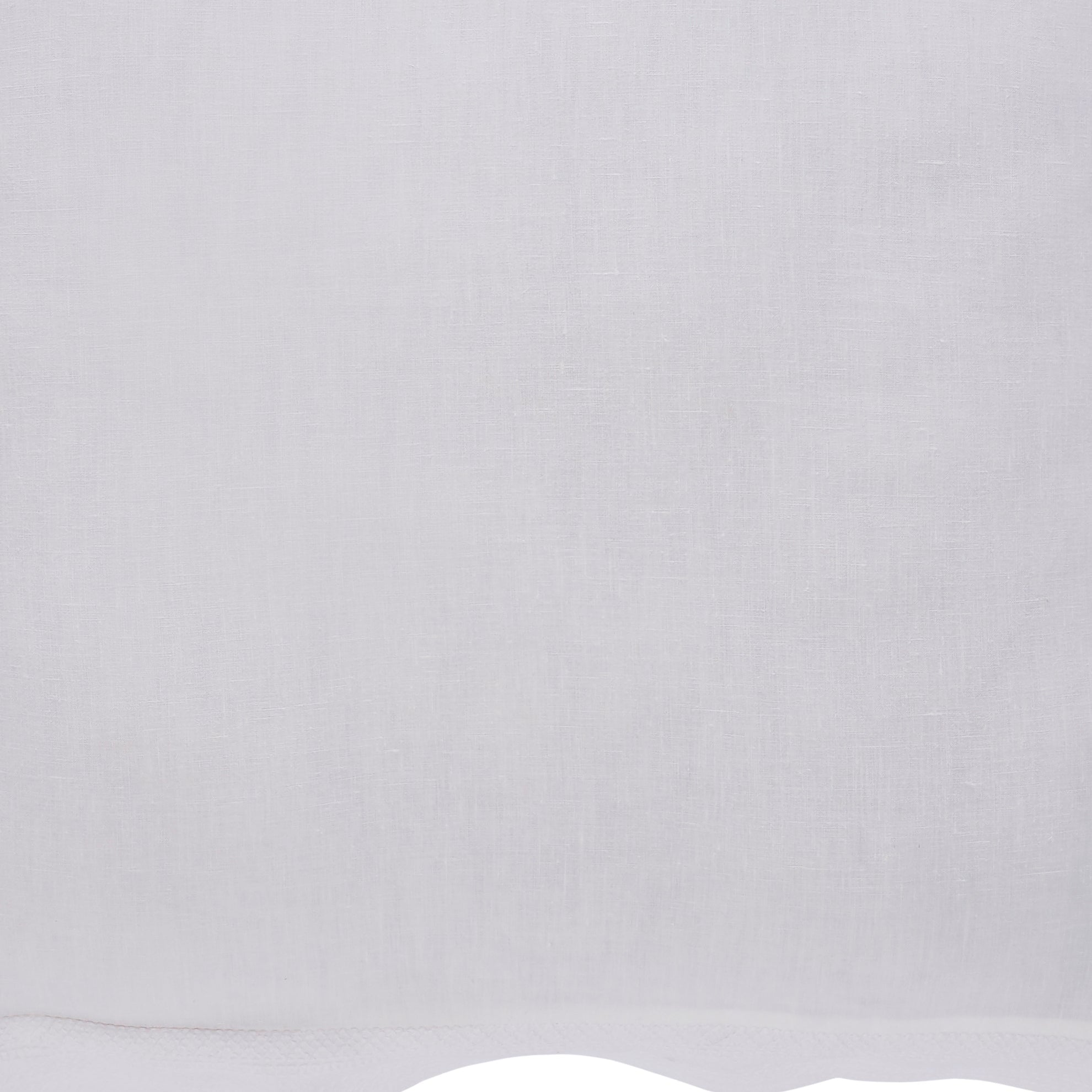 DT-015-9092_4|Close-up of a soft white linen duvet cover, showcasing its subtle texture and breathable fabric for comfort.