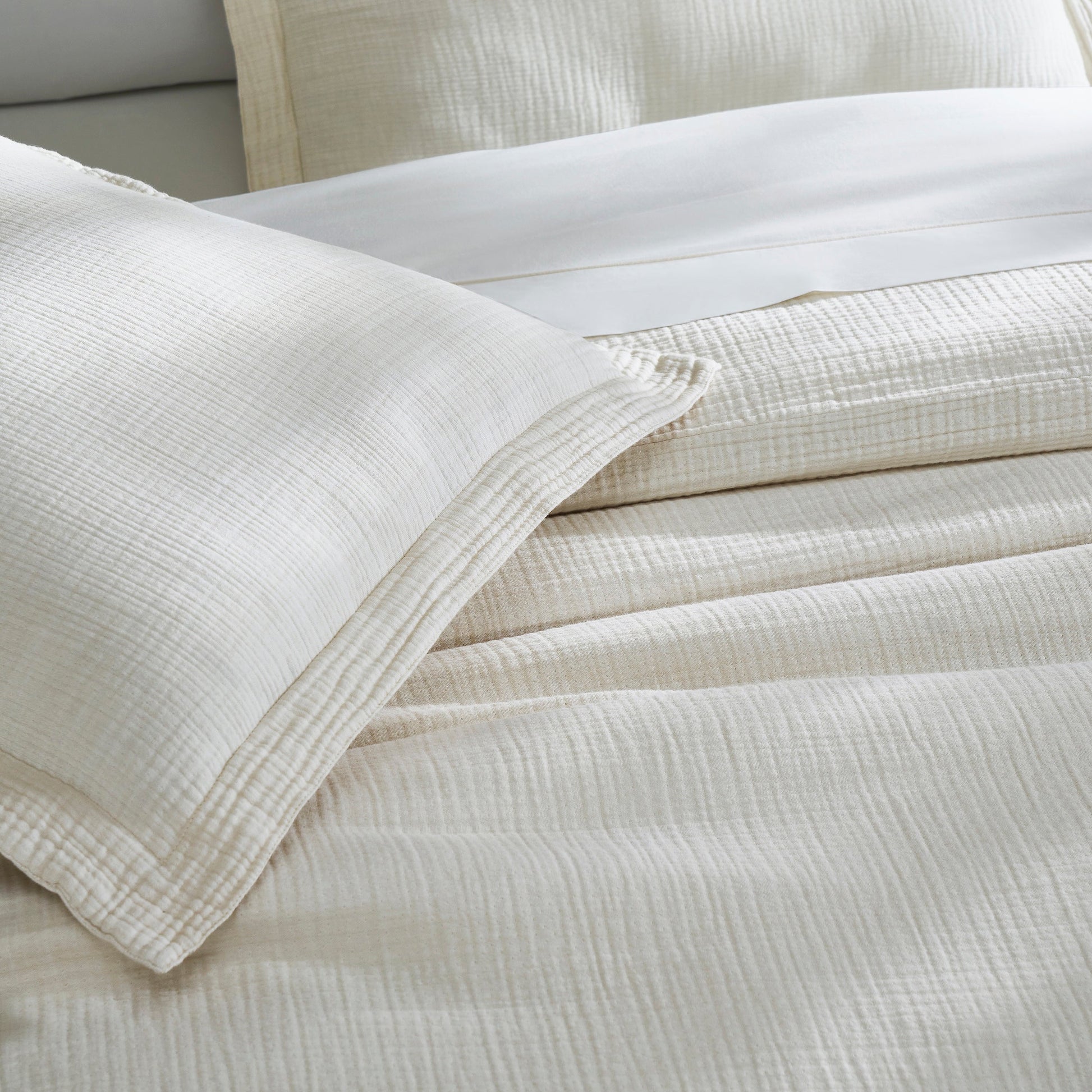 DT-049-9092_6|Luxurious cream textured duvet cover and pillow shams, offering soft, cozy comfort for stylish bedroom decor.