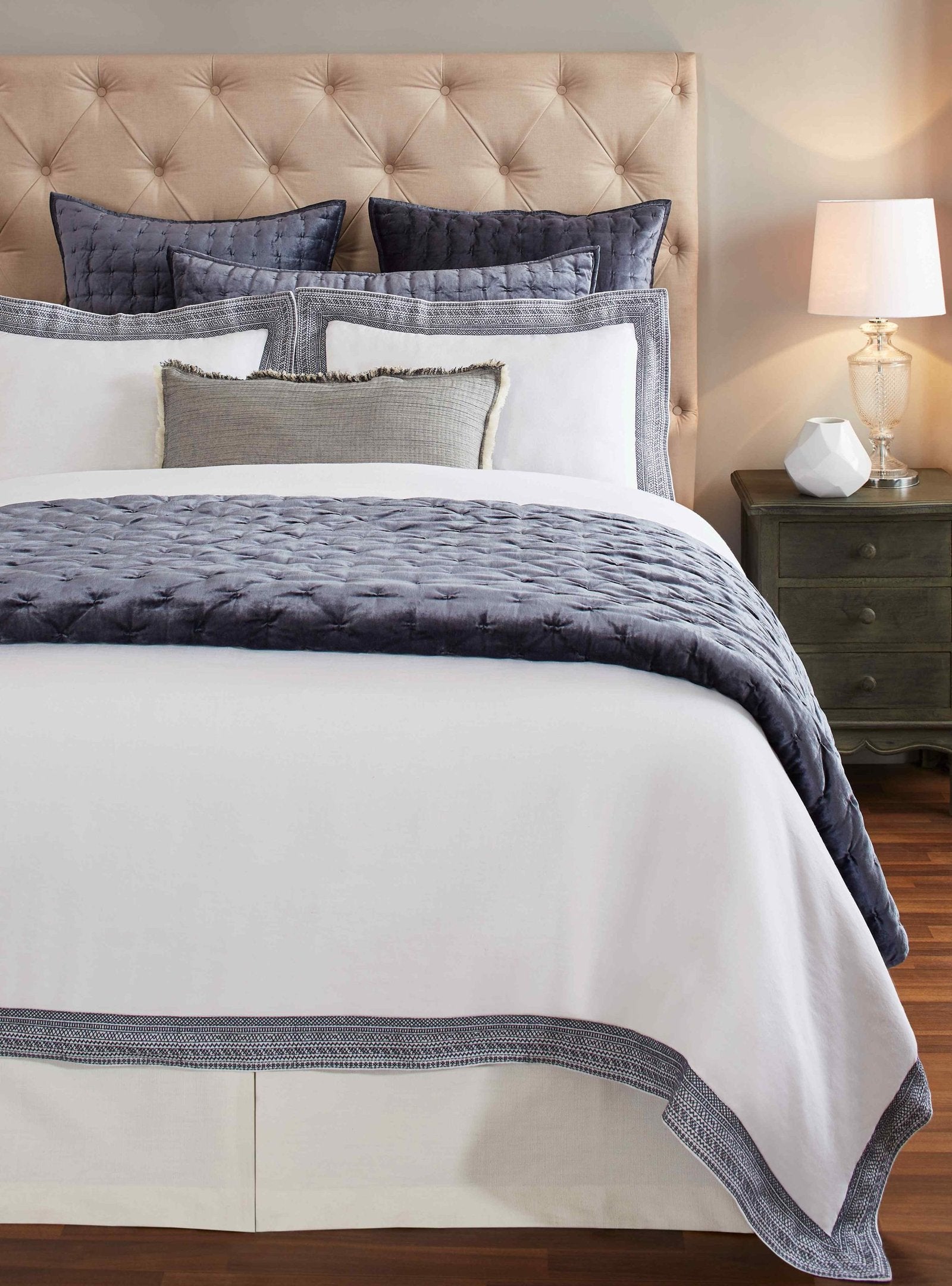 DT-016-10692_1|Crisp white duvet cover featuring a chic navy blue geometric patterned border, adding a modern and elegant touch.
