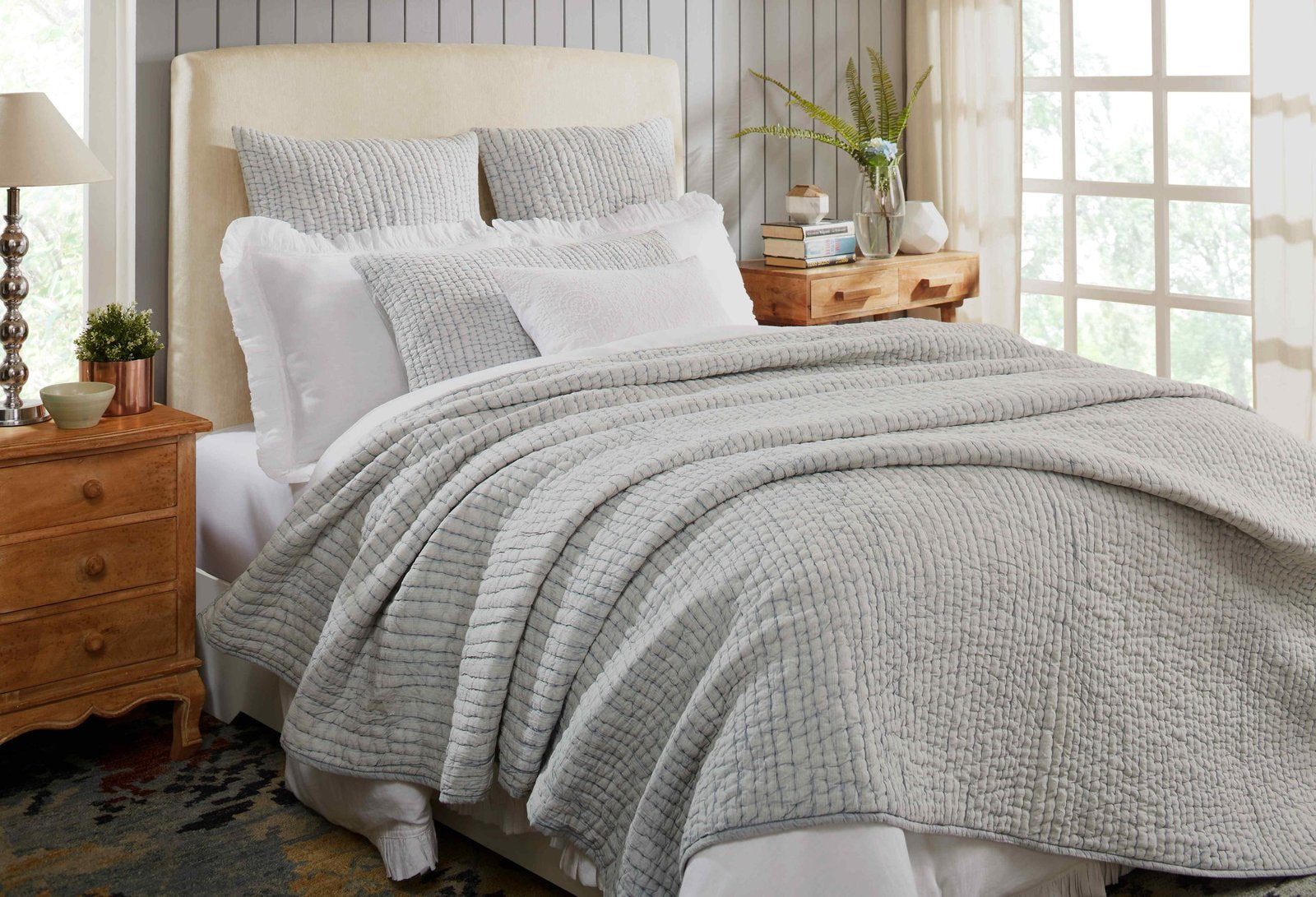 QT-316-11096_2|Textured light grey quilted quilt with subtle linear detailing, perfect for a cozy and modern bedroom retreat.