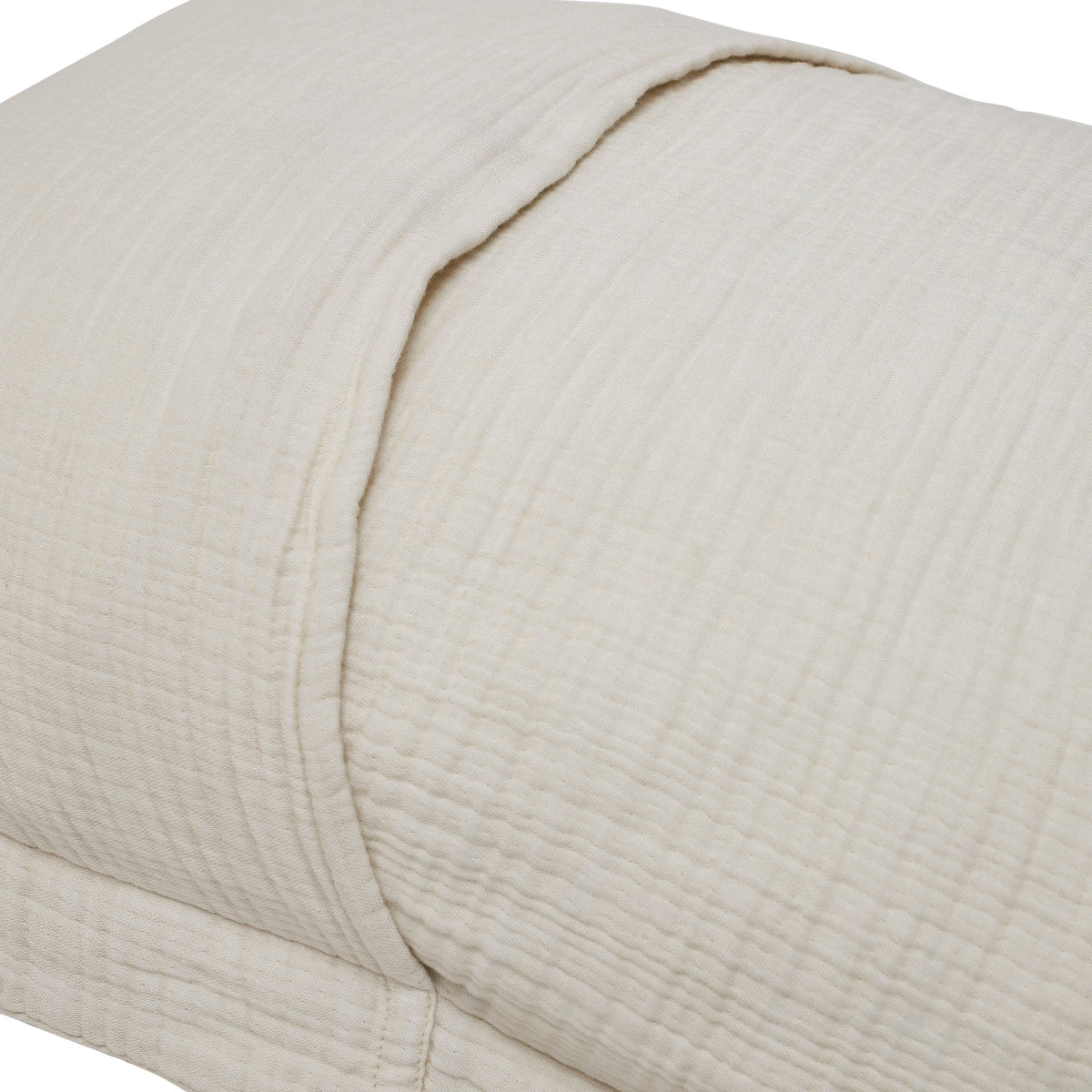 SS-049-2026_2|Close-up of a natural beige organic cotton duvet cover with a soft, crinkled texture, highlighting its subtle folds.