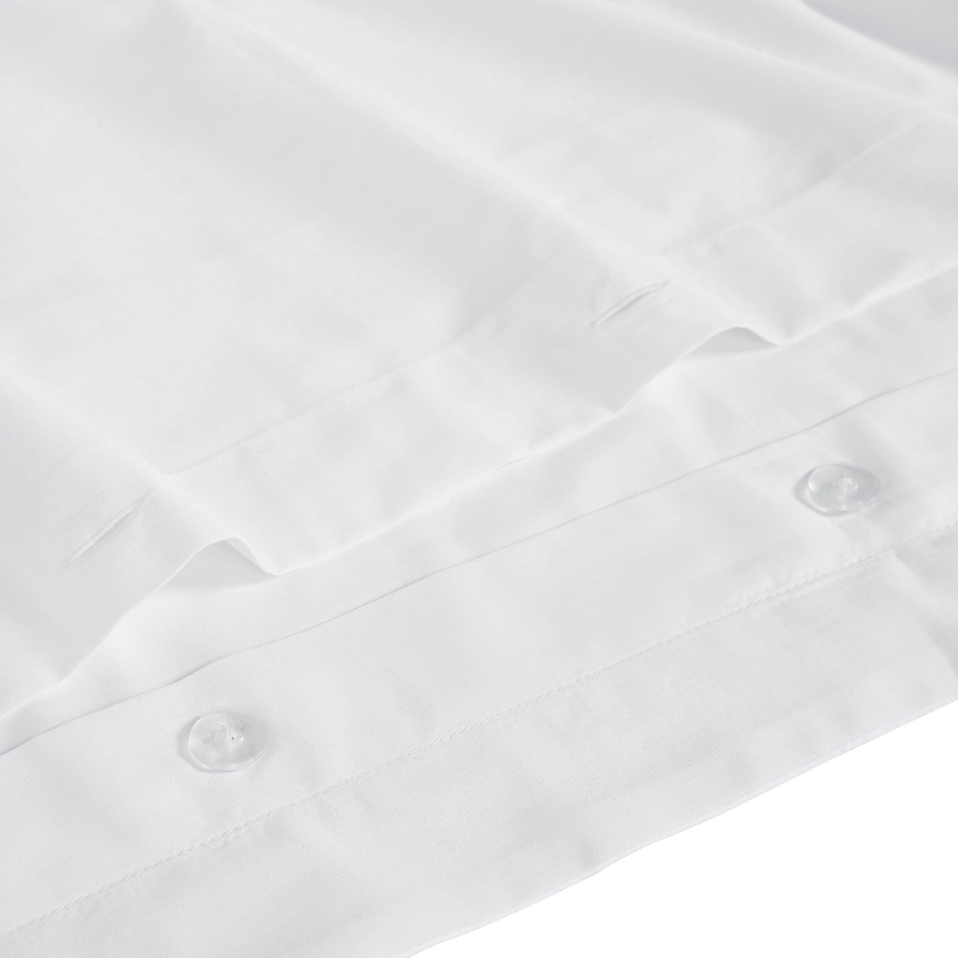 DT-067-10692_10|Close-up of white duvet cover featuring elegant button closure, highlighting secure, high-quality design for refined bedding.