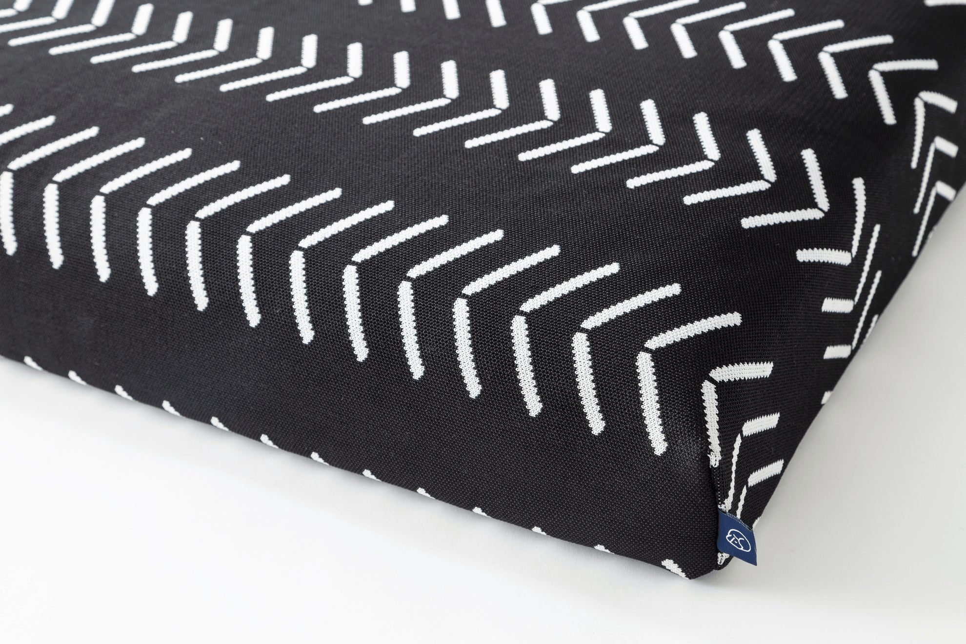 Laylo Pets Boho LAY LO Pets - Black Chevron Boho Dog Bed or Bed Cover Lay Lo Pets, Black Chevron Boho Dog Bed