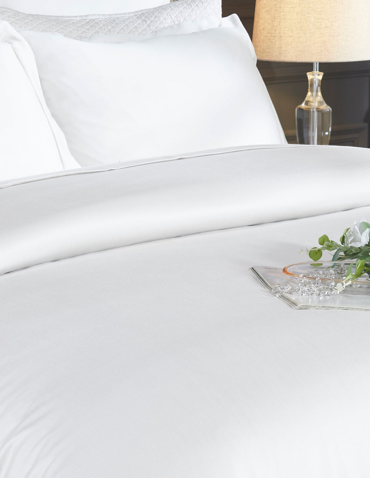 DT-045-9092_4|Ultra close-up of a premium crisp white cotton duvet cover fabric, highlighting its smooth texture and luxurious quality.