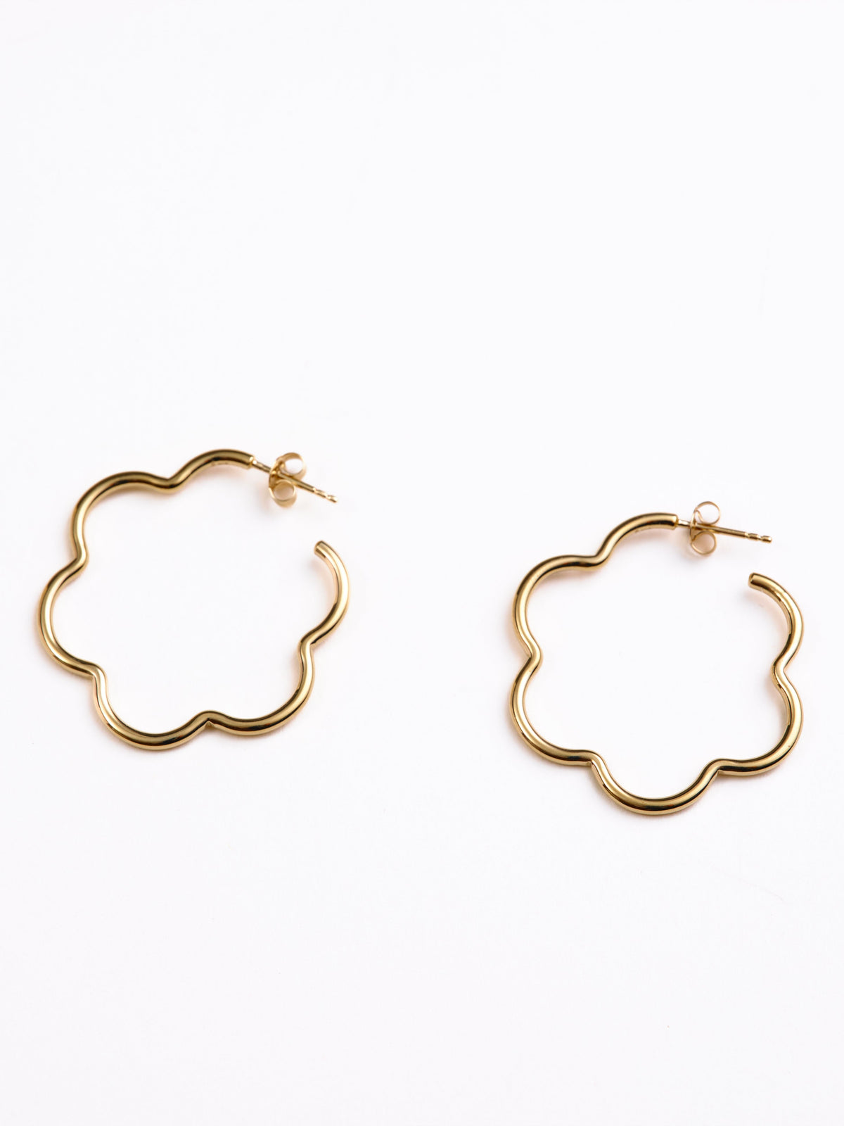 Kirby Flower Hoop in 14k recycled gold vermeil