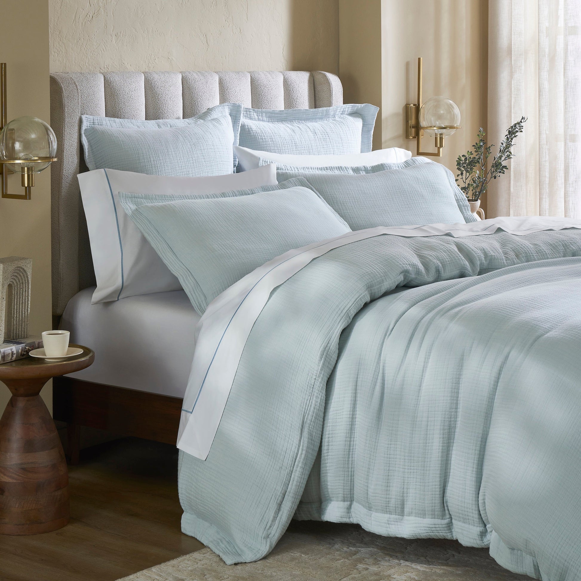 DT-050-10692_4|Light blue crinkled textured duvet cover set, soft and luxurious premium bedding, perfect for a modern cozy bedroom.