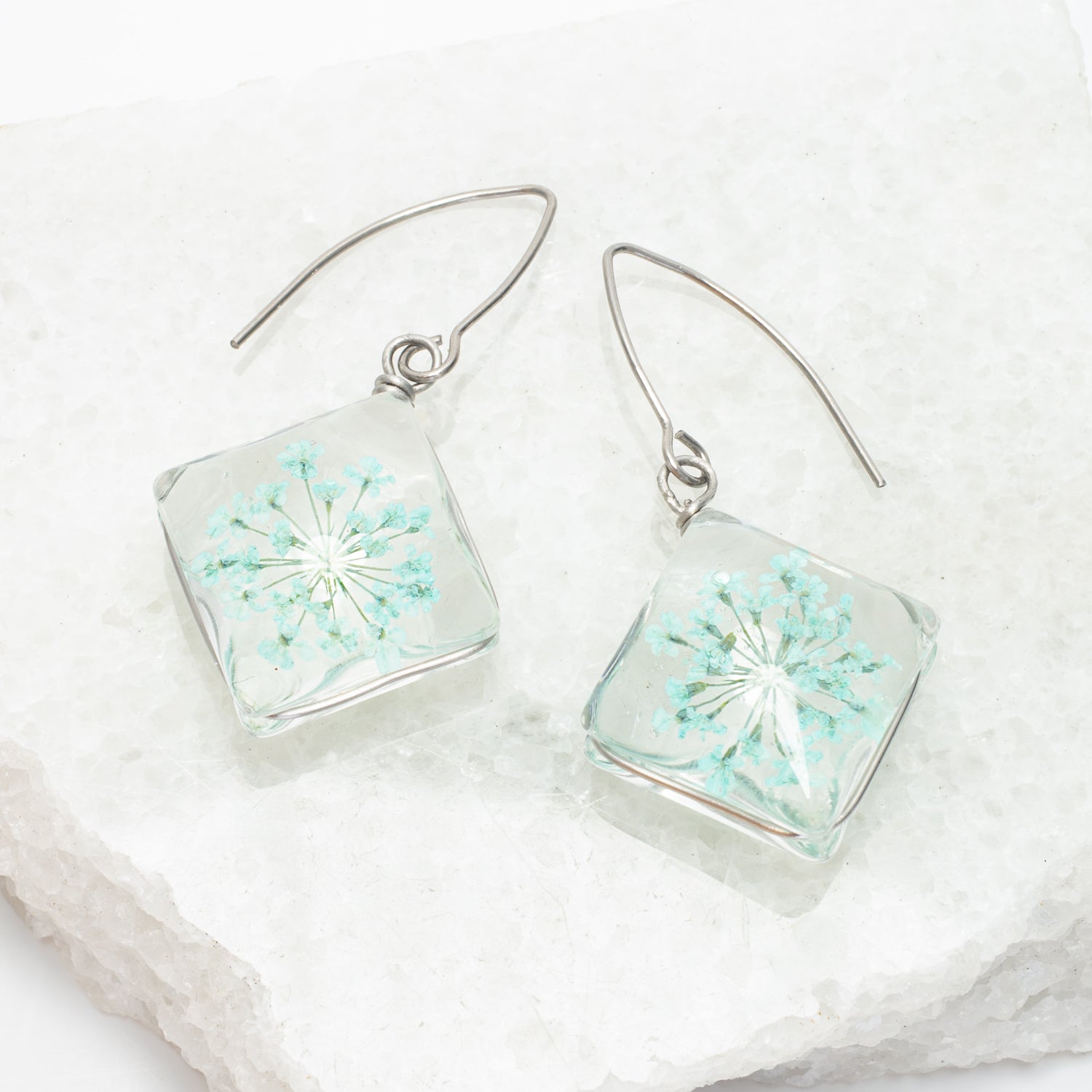 A pair of silver floral earrings, dry flower pendant earrings, dangling earrings, women's jewelry business, silver earrings for women