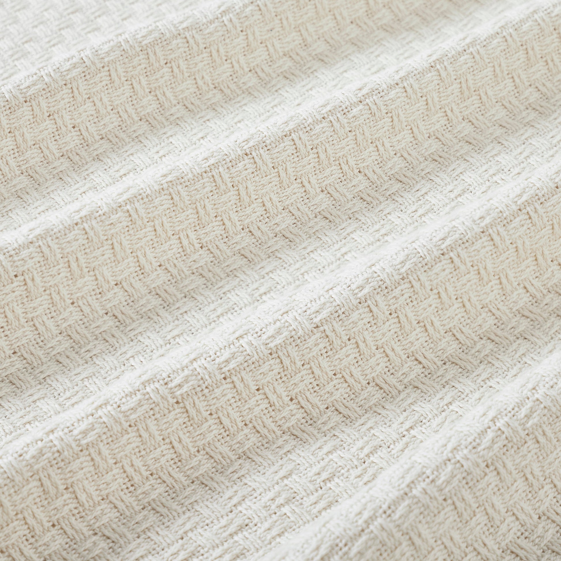 BL-868-11096_4|Detailed close-up of a cream herringbone weave blanket texture. Premium cotton fabric swatch, ideal for cozy bedding and throws.