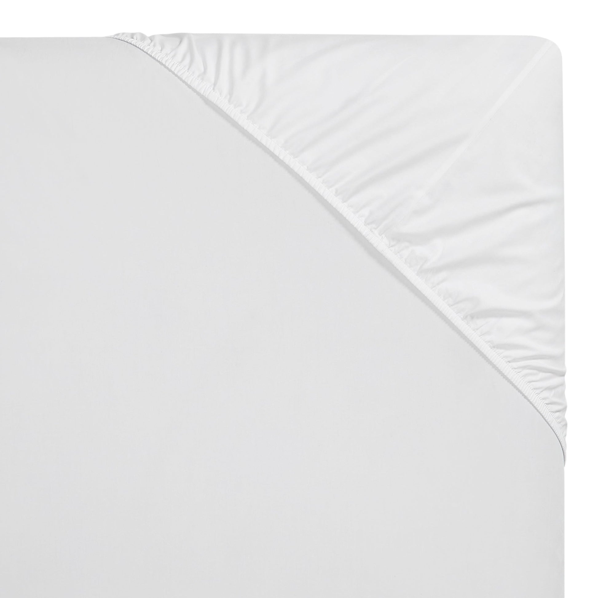 CFT-544-7284_1|White 100% cotton fitted sheet, showcasing an elasticized corner detail. Smooth percale weave texture visible.