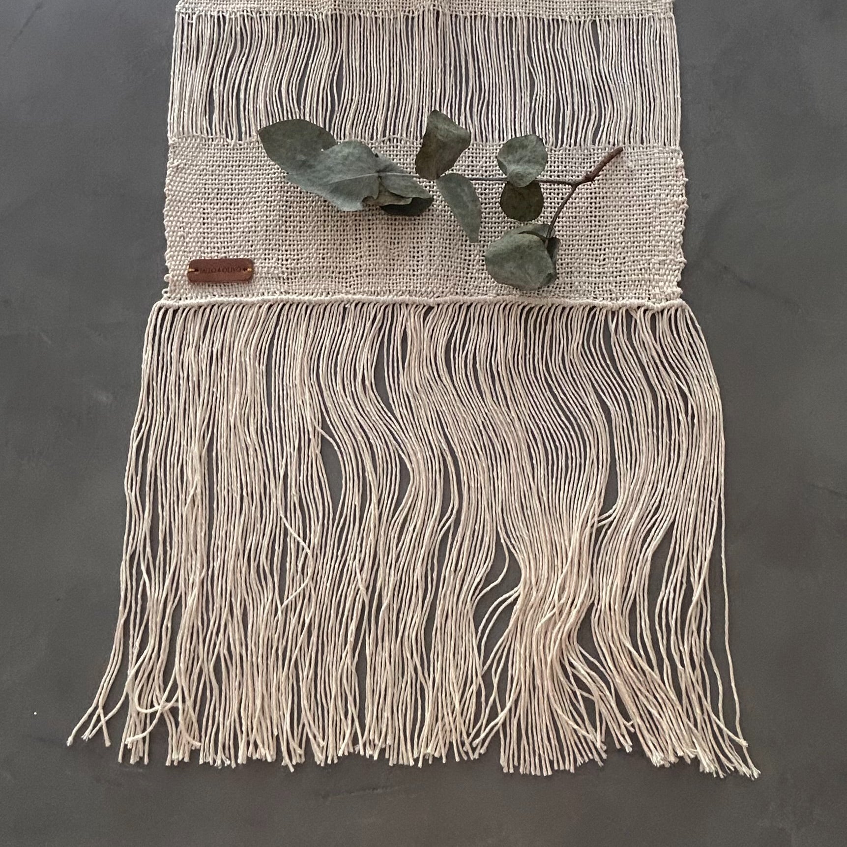 White Thread Table Runner - Thumbnail 4