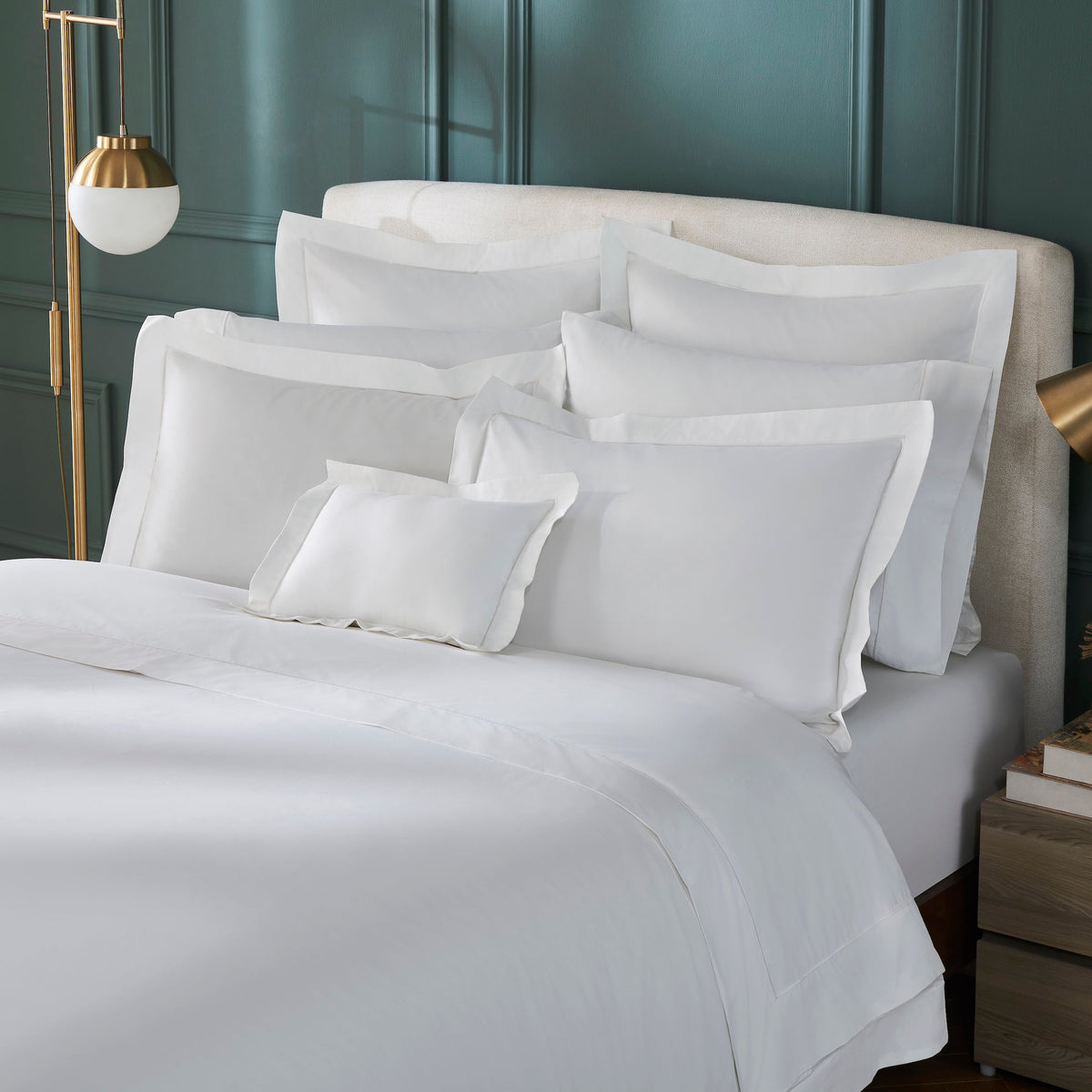 DT-058-9092_2|Crisp white luxury duvet cover and bedding set, pure cotton for comfort and an elegant modern bedroom look.