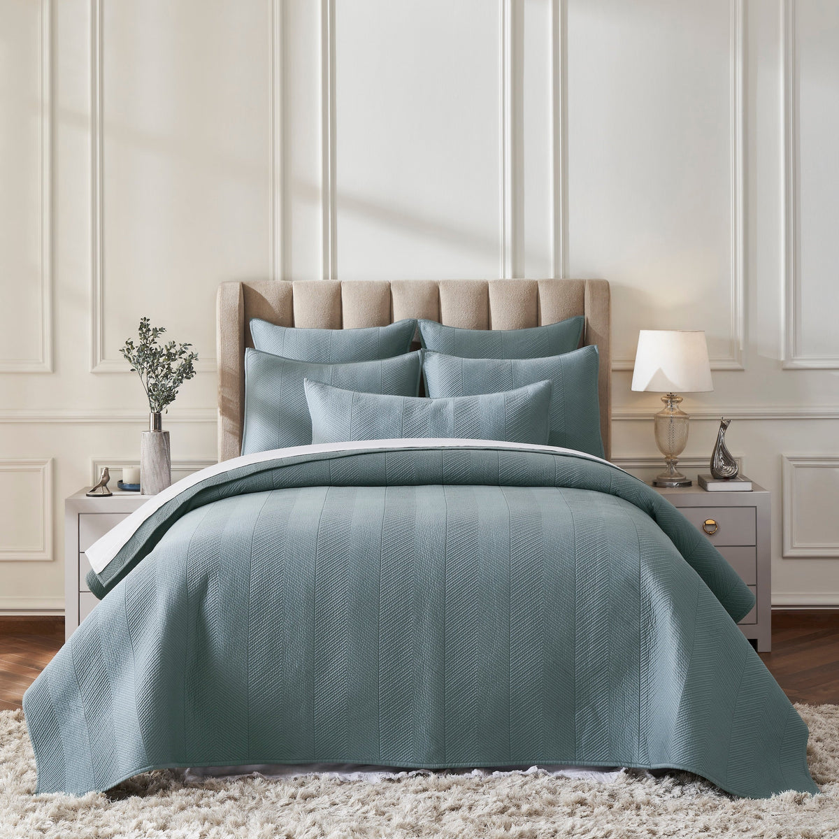 CL-261-9496_1|Stylish teal blue-green chevron quilted coverlet, perfect for a modern bedroom. Adds a touch of luxury.