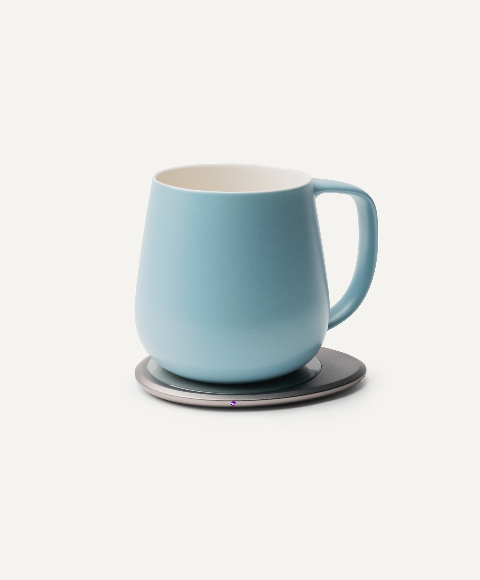 Ui+ Self-Heating Ceramic Mug 18 fl oz / 532 mL in Moonmist Blue on Ohom Charging Pad 3