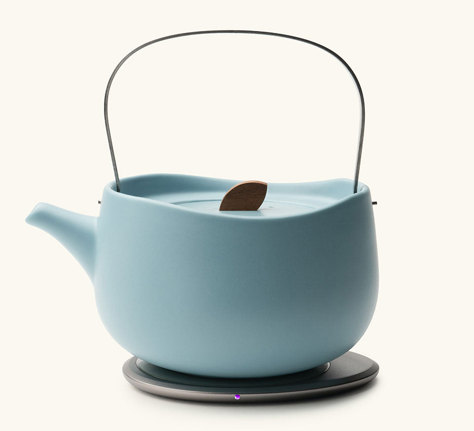 Leiph Self-Heating Ceramic Teapot Set 20 fl oz / 600 mL in Moonmist Blue on Ohom Charging Pad 3