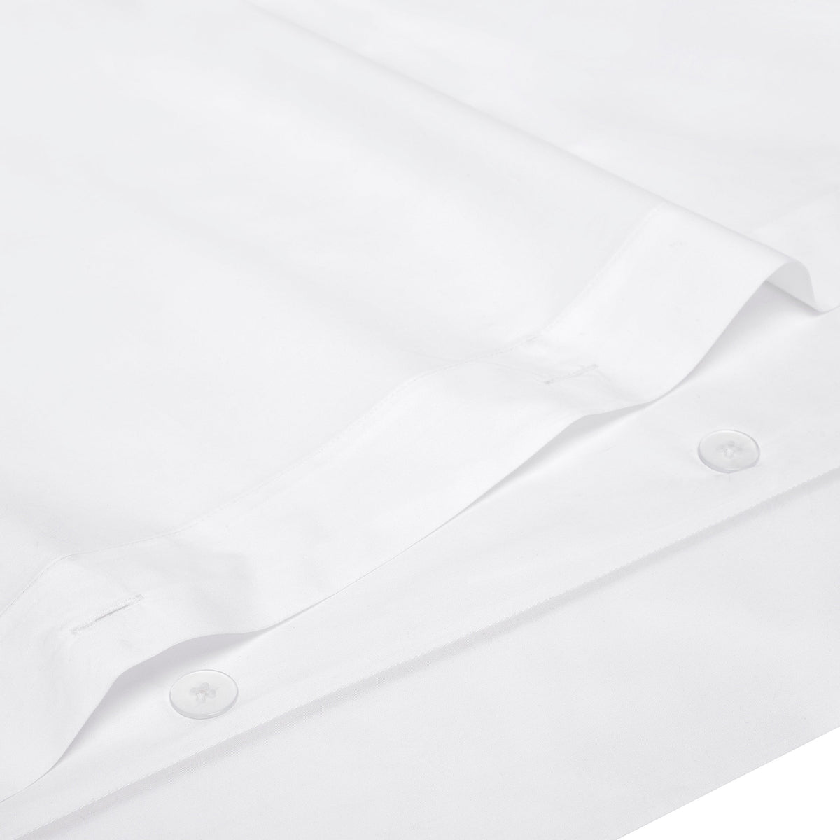 DT-055-9092_5|Close-up of a white duvet cover, showcasing the durable button closure and pure cotton fabric. Premium quality, comfortable bedding.