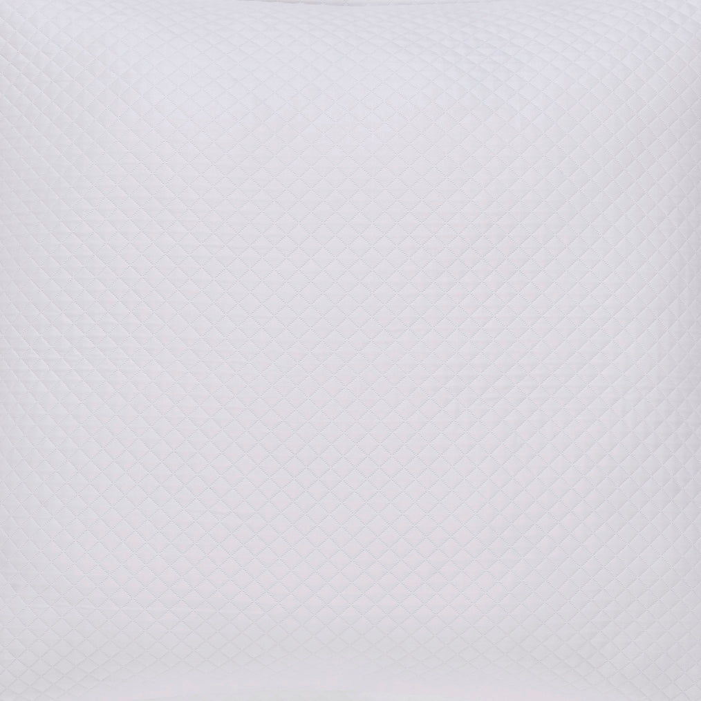 ES-173-2626_2|Detail of white diamond quilted coverlet. Sophisticated, textured bedding for a refined and classic bedroom design.