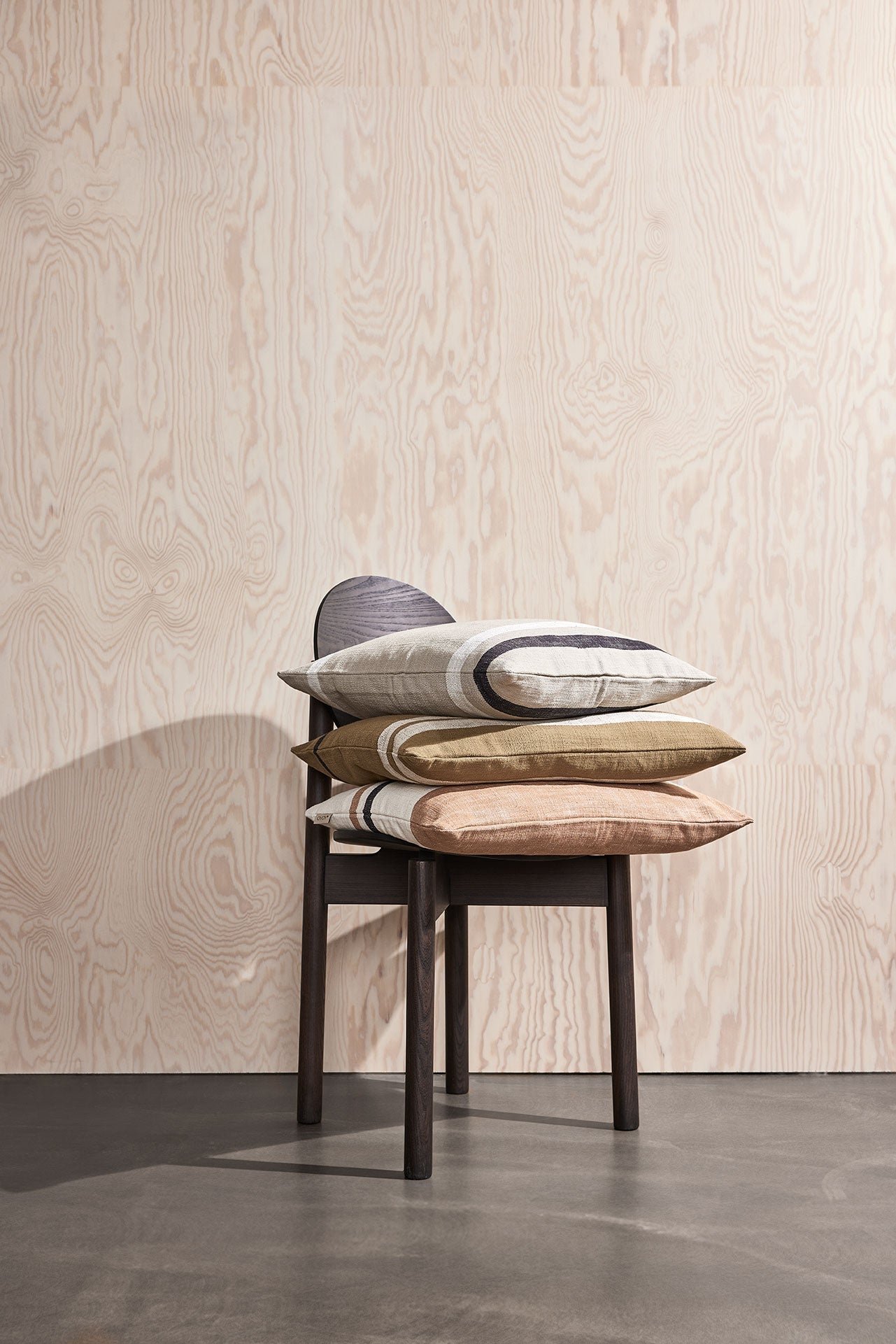Sofuto Cushion Cover Long in Khaki 4