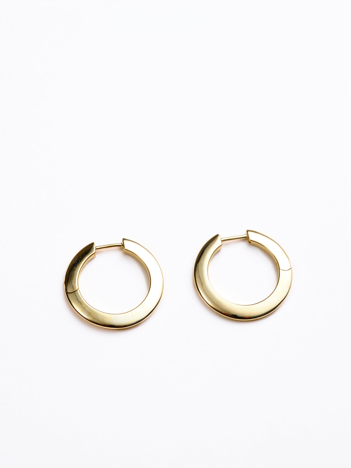Talia Medium Hoop Earrings in 14k recycled gold vermeil