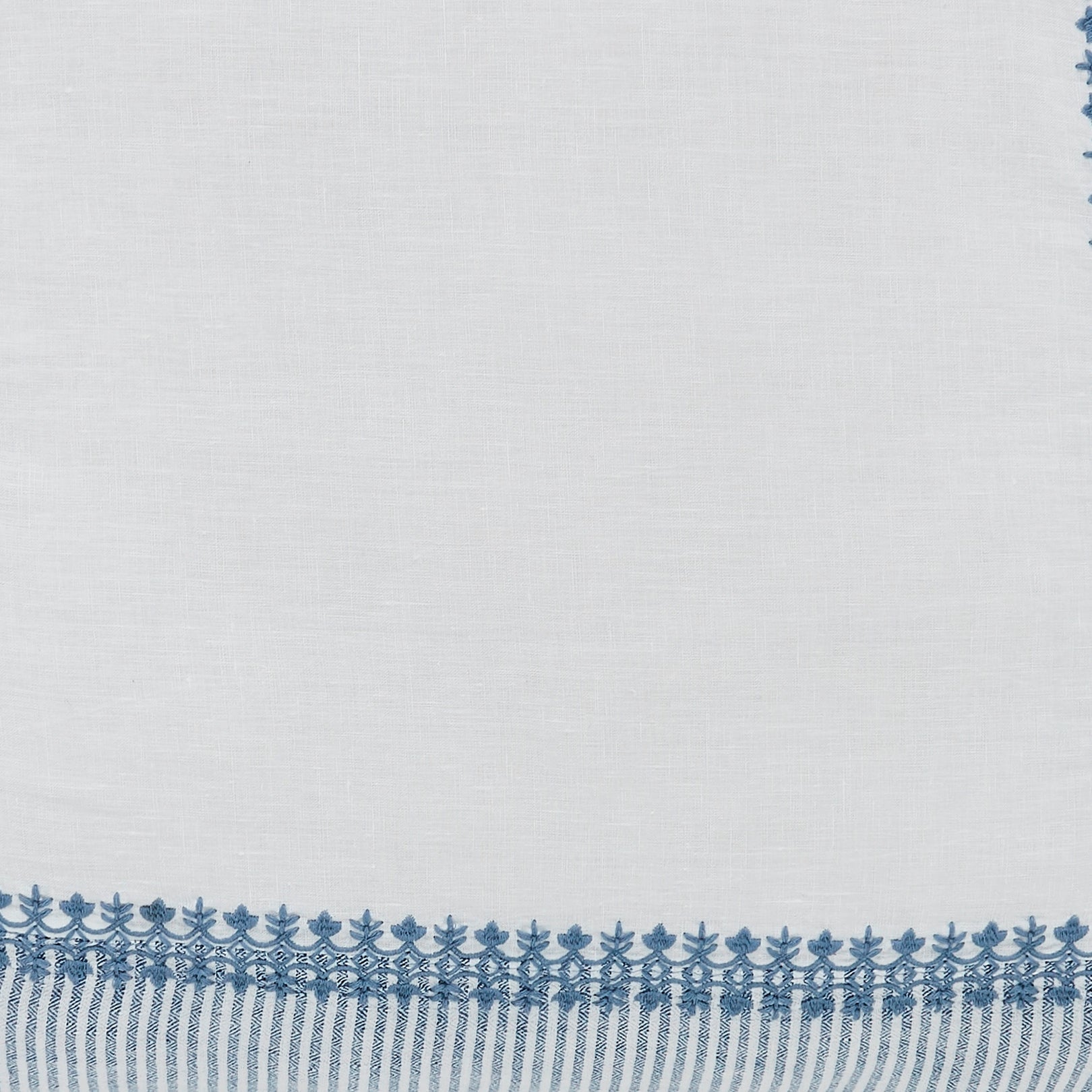 DT-030-9092_2|Close-up of white duvet cover fabric showcasing a stylish blue striped border with delicate embroidered details, for luxury bedding.