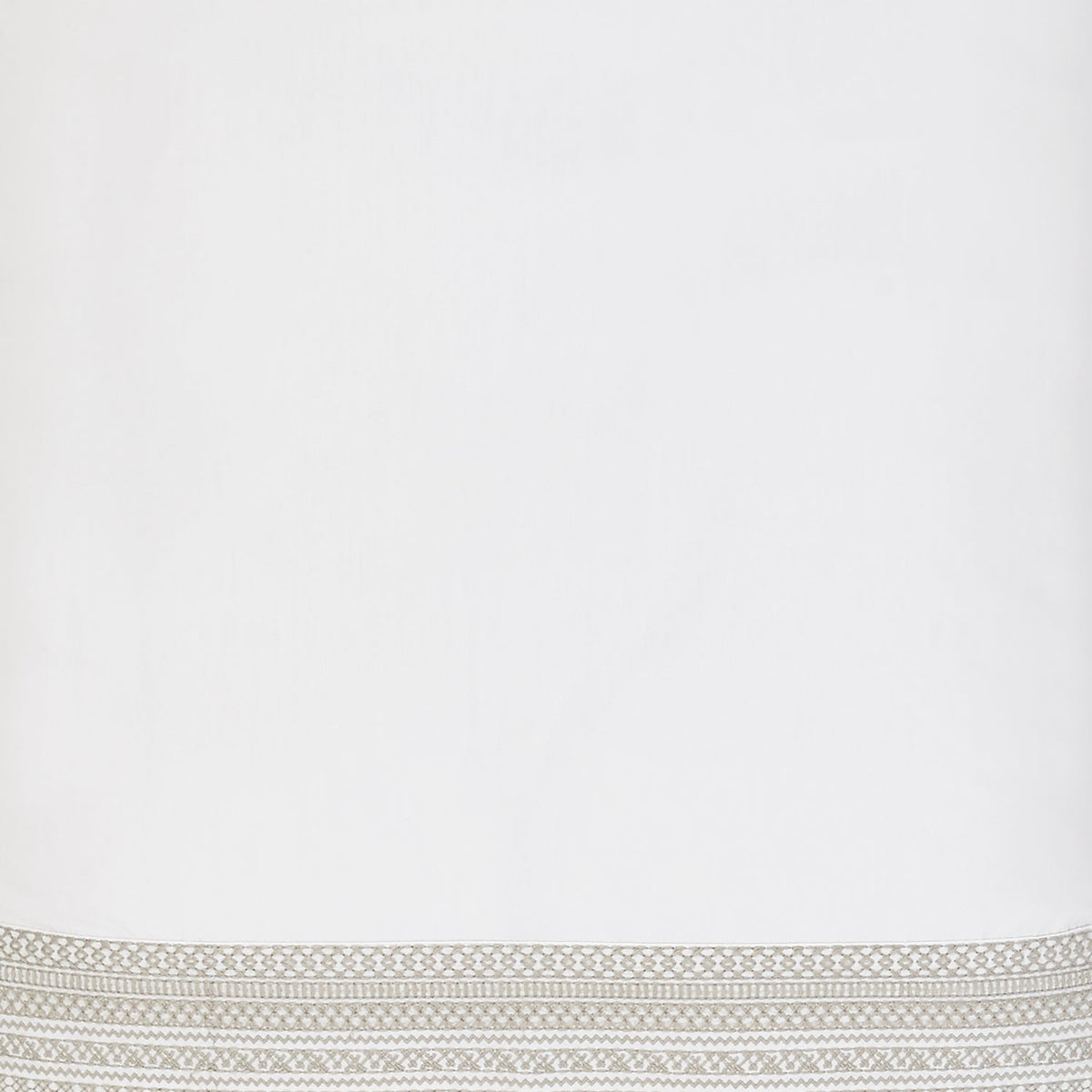 QSS-501-6080_2|Close-up of white 100% cotton sheet featuring an elegant decorative trim, showcasing its soft and durable weave.