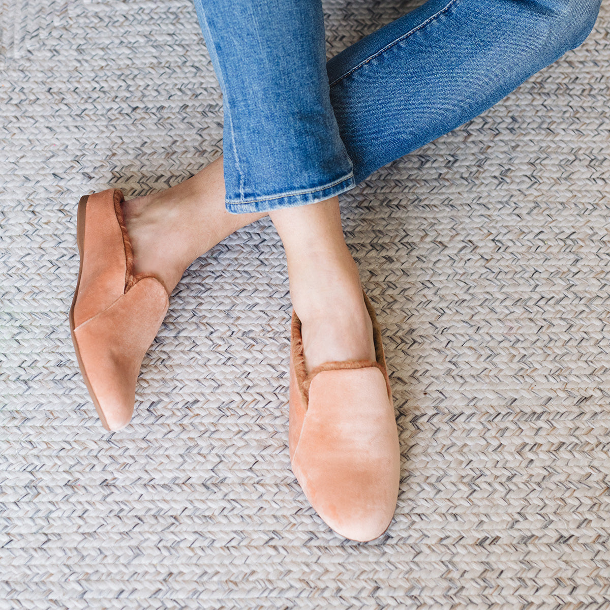 #color_peach-bellini-suede