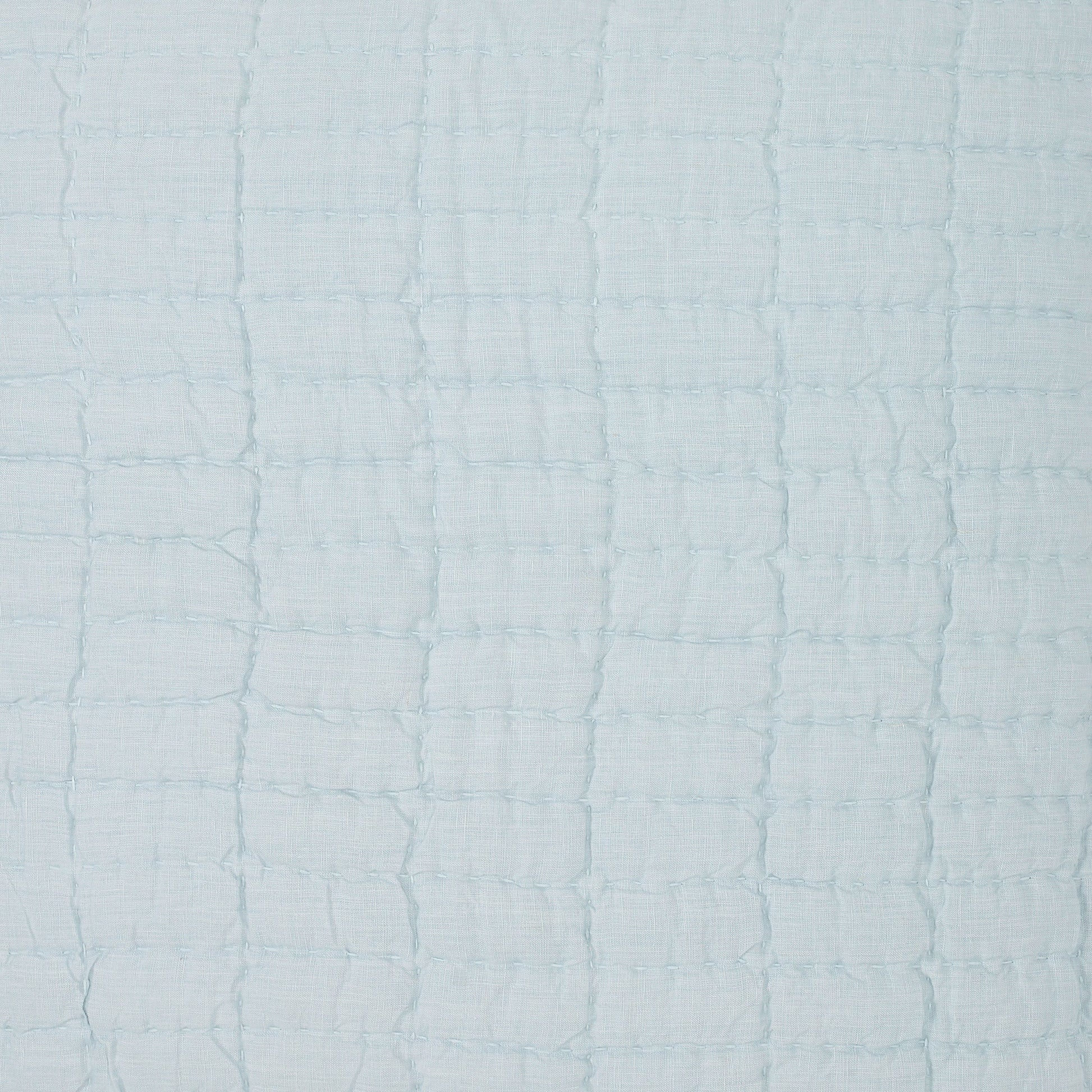 KS-373-2036_2|Soothing light blue lightweight quilt featuring a subtle grid pattern, ideal for calm, refreshing bedroom decor.