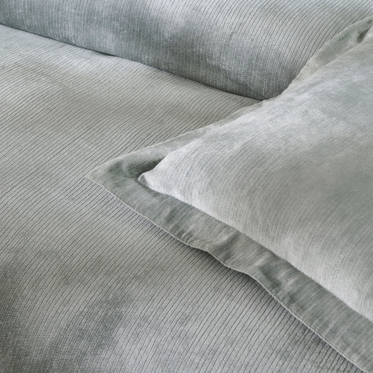 KS-054-2036_3|Textured grey duvet cover, featuring a soft ribbed design for cozy comfort. Ideal for modern bedroom decor. Luxuriously soft feel.