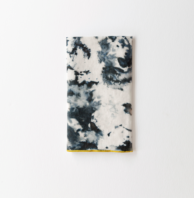 Grey Marble linen dinner napkin with gold trim variant - Goldie Home