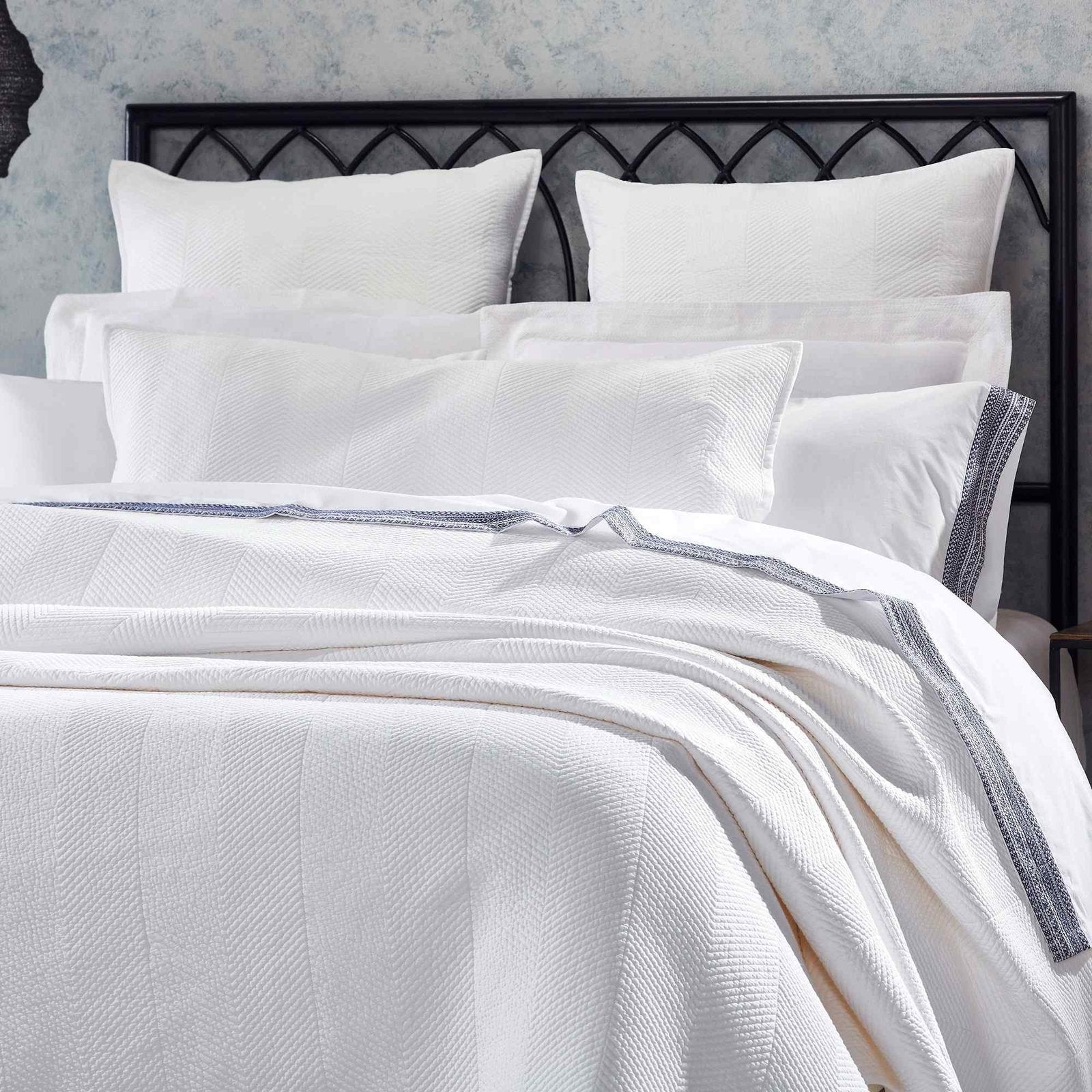 QT-343-11096_6|Sophisticated white quilt featuring a distinctive chevron woven texture, adding modern elegance and comfort to any bedroom.