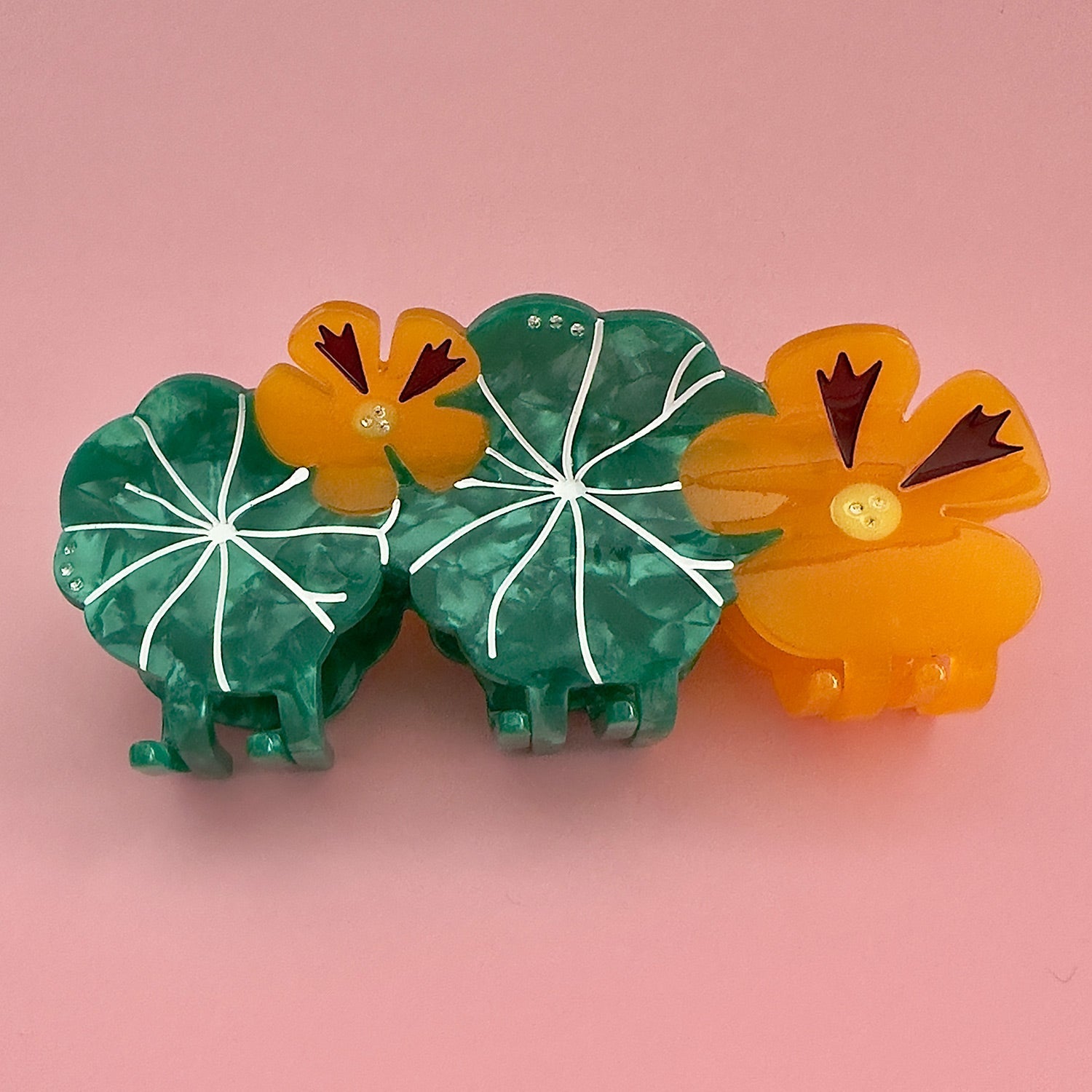 Nasturtium garden green and orange hair claw for a sustainable gardening . Handmade on cellulose acetate, with splice technique, exquisite miniature details and crystals, that are tied directly to its value and make them unique and special. 