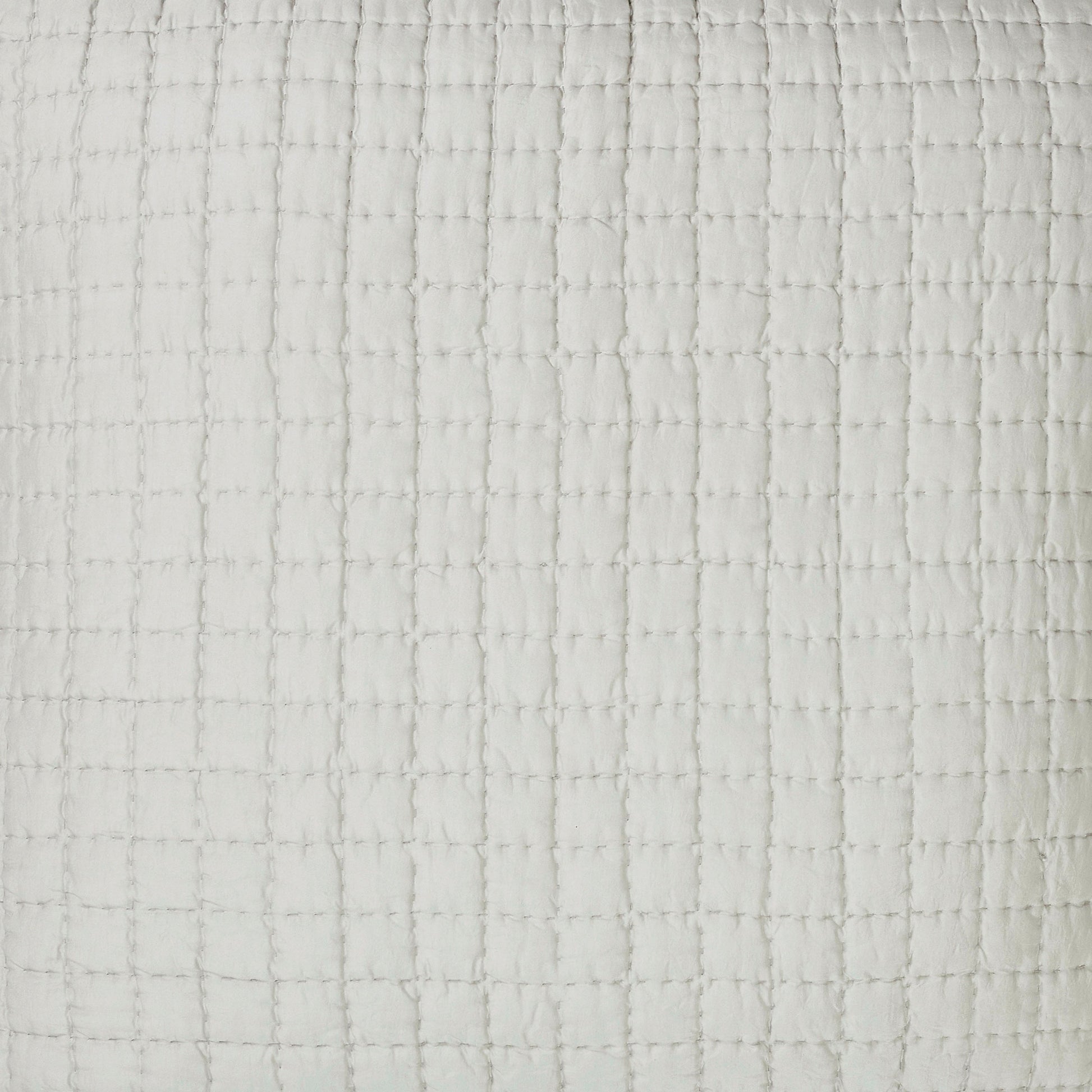 CL-198-11096_6|Close-up of a light grey coverlet showcasing its distinct square-stitched texture, perfect for minimalist and elegant bedroom style.
