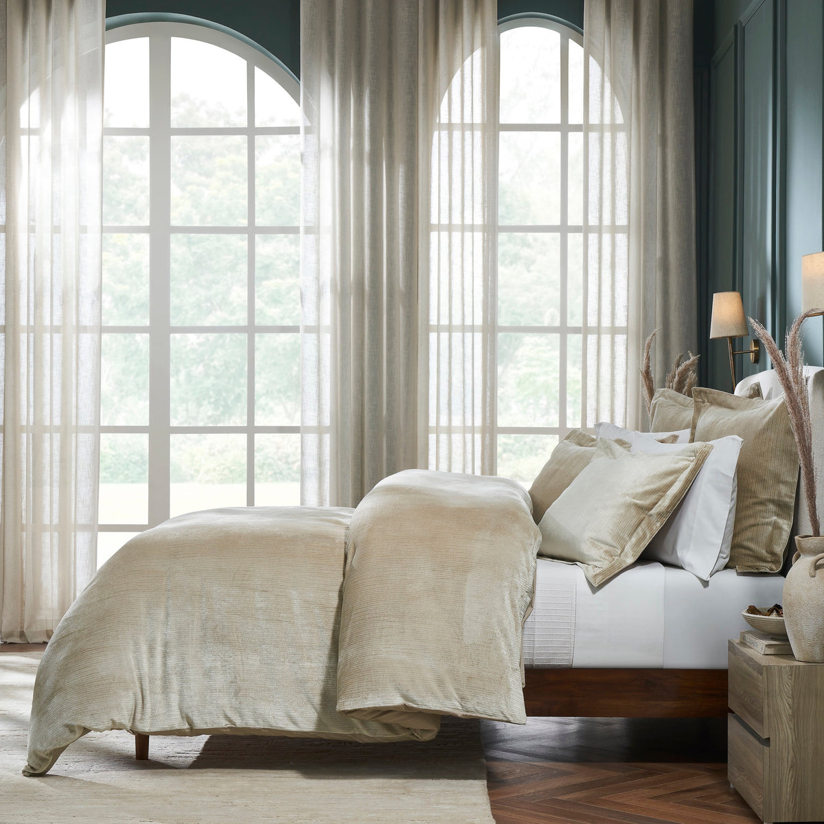 DT-053-9092_3|Luxurious champagne gold ribbed velvet duvet cover. Soft, plush bedding set, perfect for a cozy and elegant bedroom decor.