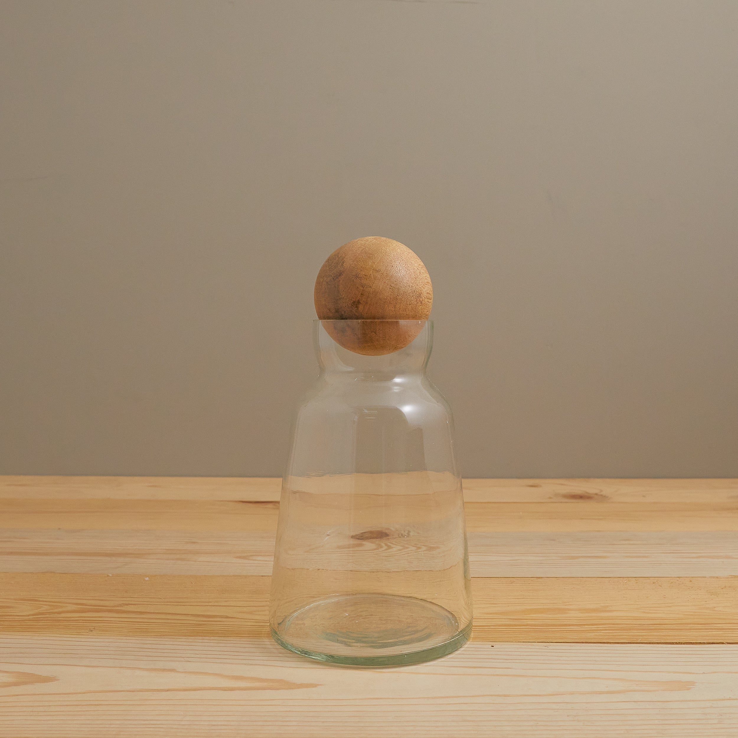 Brisbane Decanter, Short