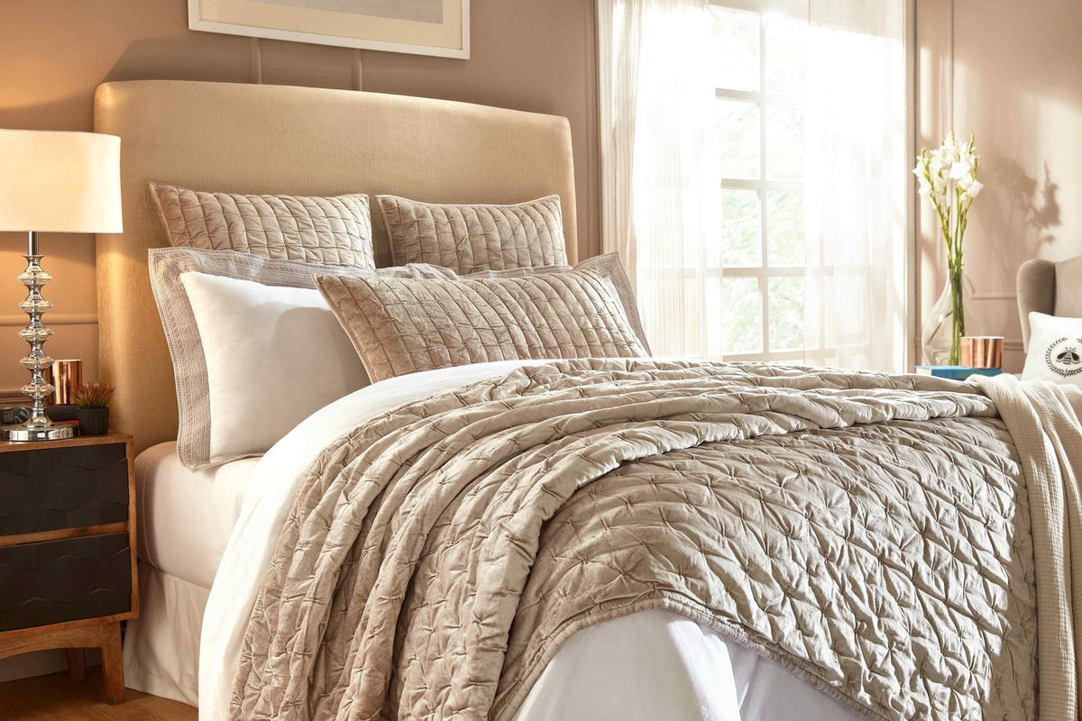 QT-312-11898_2|Luxurious beige velvet quilted bedding set, with elegant pinch-pleat texture, ideal for sophisticated bedroom decor.