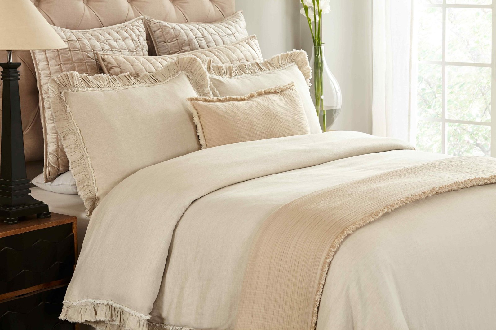 DT-018-9092_3|Natural linen-blend duvet cover in a serene beige hue, featuring stylish ruffled edges for a cozy farmhouse bedroom aesthetic.