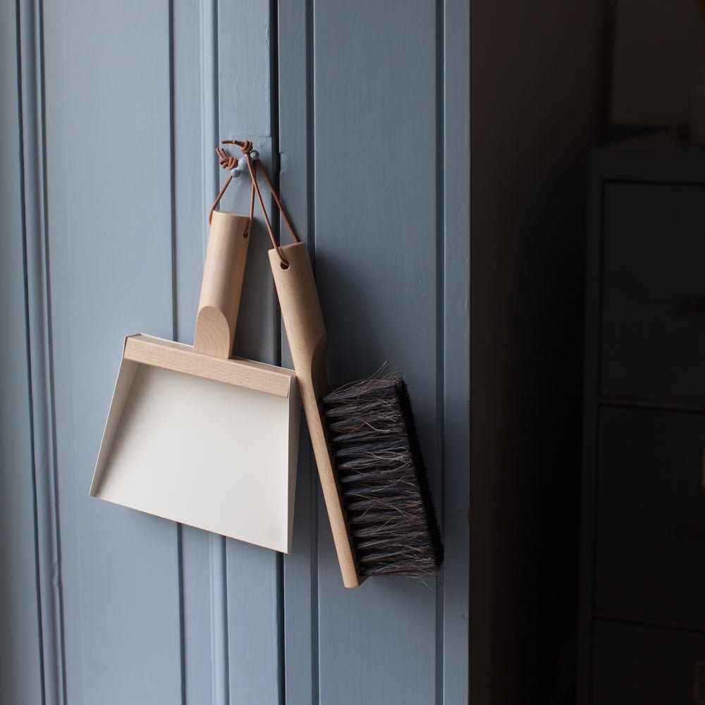 Andrée Jardin Mr. and Mrs. Clynk Cream Dustpan & Brush "Coffret" Gift Set Andrée Jardin andree-jardin-mr-and-mrs-clynk-cream-dustpan-brush-coffret-gift-set - French Dry Goods