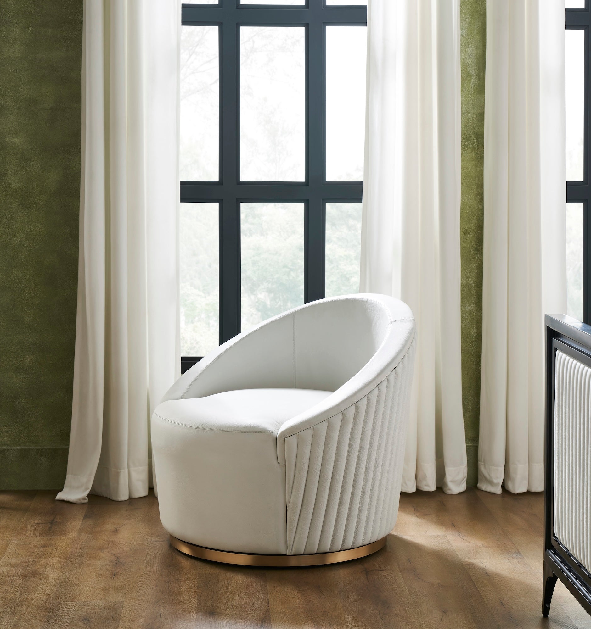 FN-5206-353529_1|Modern white leather swivel armchair featuring elegant ribbed detailing on back and stylish polished gold metal round base.