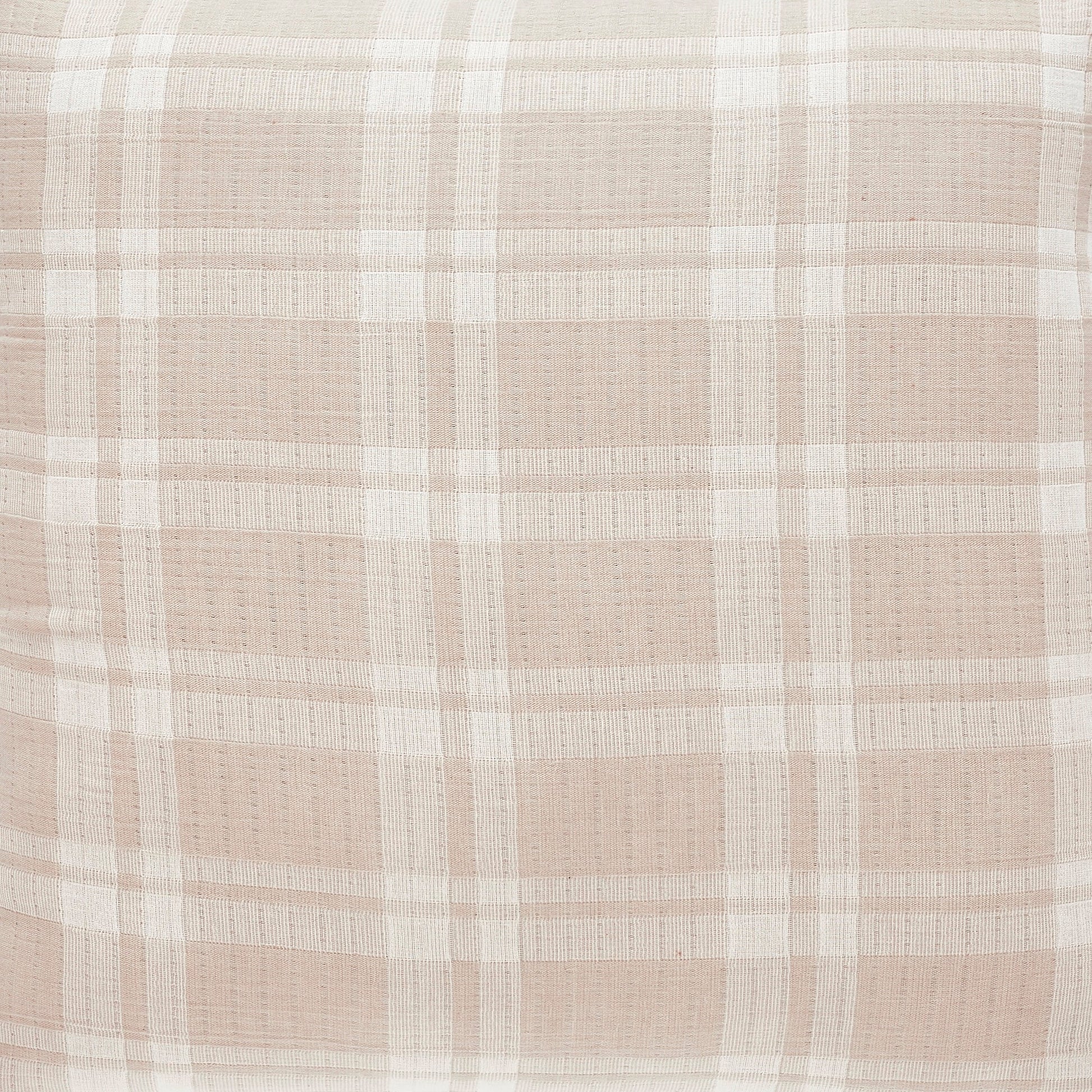 ES-118-2626_2|Close-up of cozy plaid throw blanket, beige and white pattern, soft textured cotton for rustic home decor.