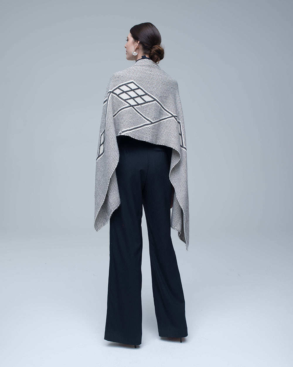 Model wearing Che Shawl in Baby Alpaca, showcasing its design and fit.