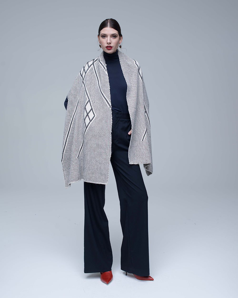 Model wearing Che Shawl in Baby Alpaca, showcasing its design and fit.